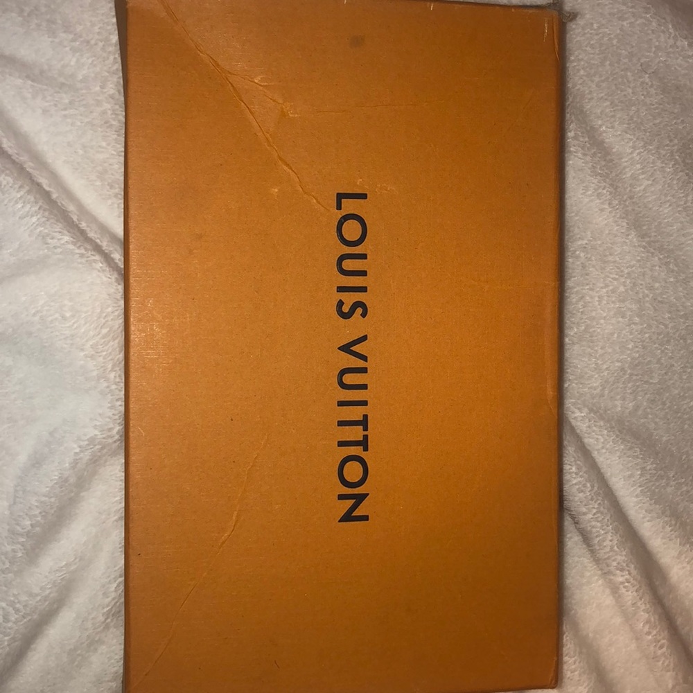 Shoes that have never been Worn - Picture 1 of 3